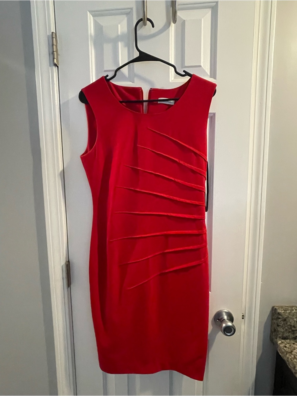 Calvin Klein Red Sleeveless Starburst Sheath Dress